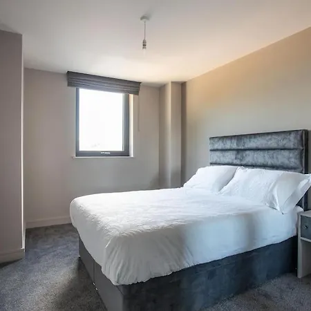 Skyline Serenity: Exquisite 3-Bedroom Ultra-Luxury Penthouse Belfast Exterior photo