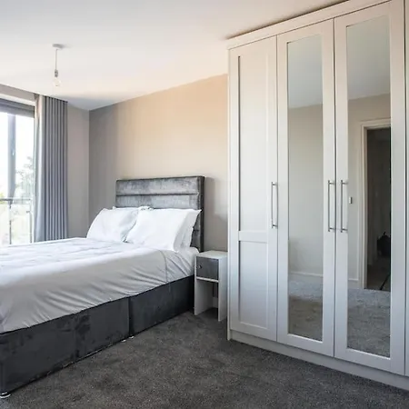 Skyline Serenity: Exquisite 3-Bedroom Ultra-Luxury Penthouse Belfast Exterior photo
