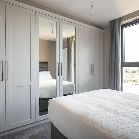 Skyline Serenity: Exquisite 3-Bedroom Ultra-Luxury Penthouse Belfast Exterior photo