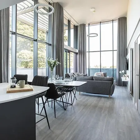 Skyline Serenity: Exquisite 3-Bedroom Ultra-Luxury Penthouse Belfast Exterior photo