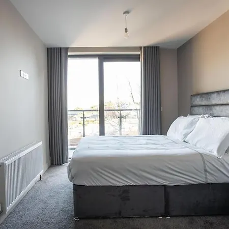 Skyline Serenity: Exquisite 3-Bedroom Ultra-Luxury Penthouse Belfast Exterior photo