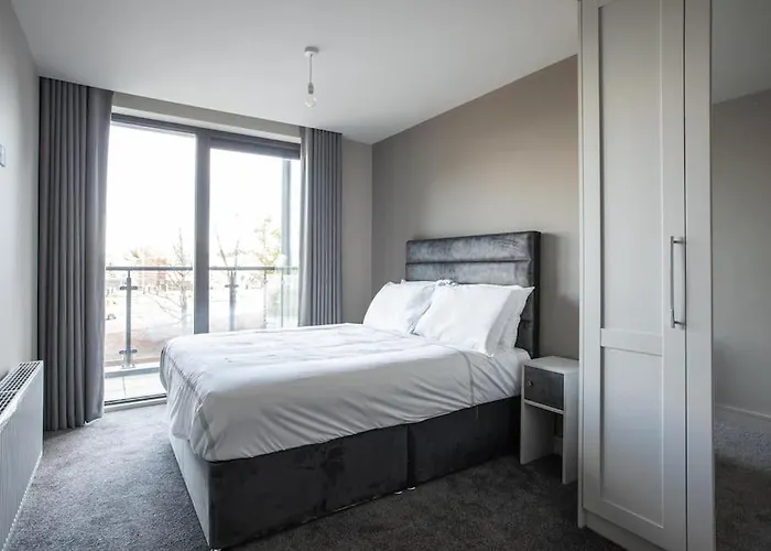 Skyline Serenity: Exquisite 3-Bedroom Ultra-Luxury Penthouse