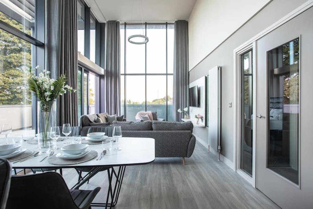 Appartement Skyline Serenity: Exquisite 3-bedroom Ultra-luxury Penthouse
