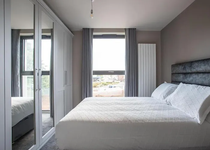 Skyline Serenity: Exquisite 3-Bedroom Ultra-Luxury Penthouse