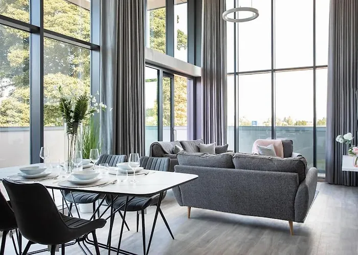Skyline Serenity: Exquisite 3-Bedroom Ultra-Luxury Penthouse