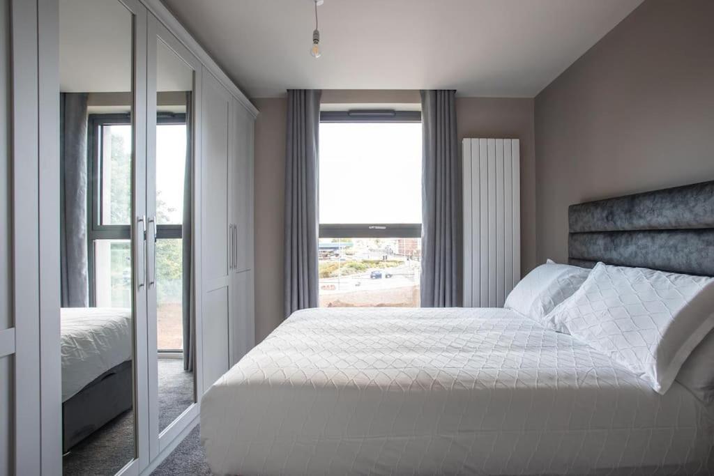 Apartment Skyline Serenity: Exquisite 3-bedroom Ultra-luxury Penthouse