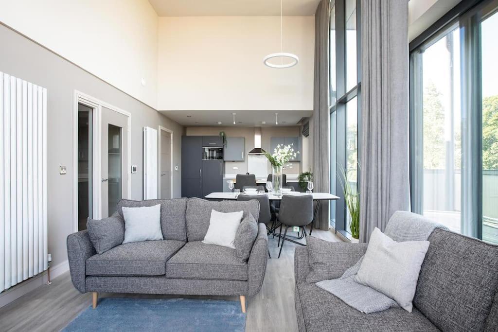 Apartment Skyline Serenity: Exquisite 3-bedroom Ultra-luxury Penthouse