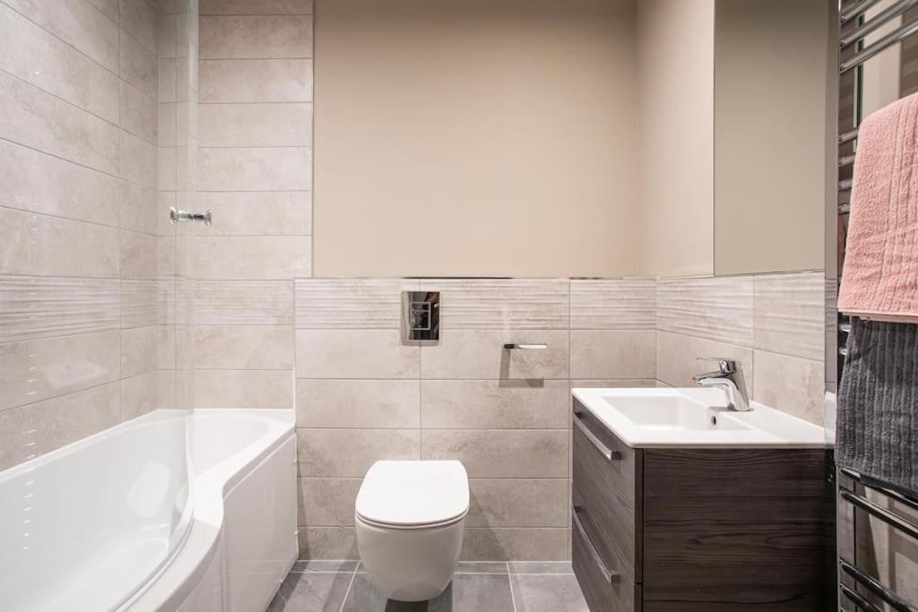 Skyline Serenity: Exquisite 3-bedroom Ultra-luxury Penthouse Apartment Belfast