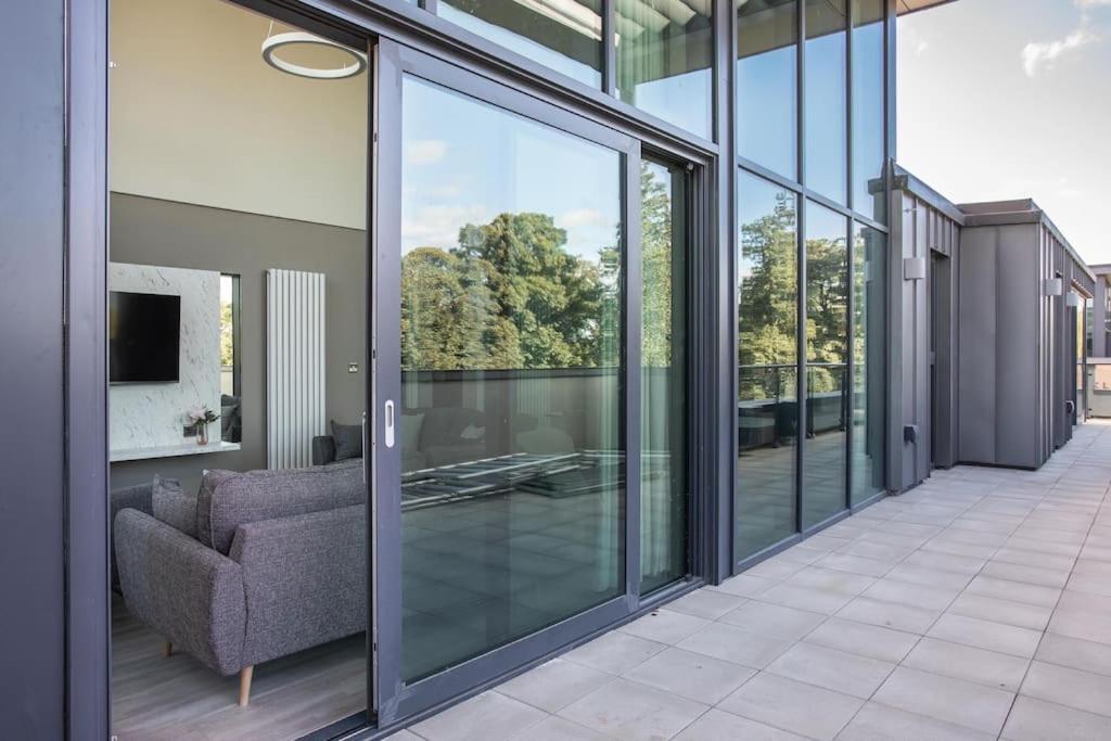 Apartment Skyline Serenity: Exquisite 3-bedroom Ultra-luxury Penthouse Belfast