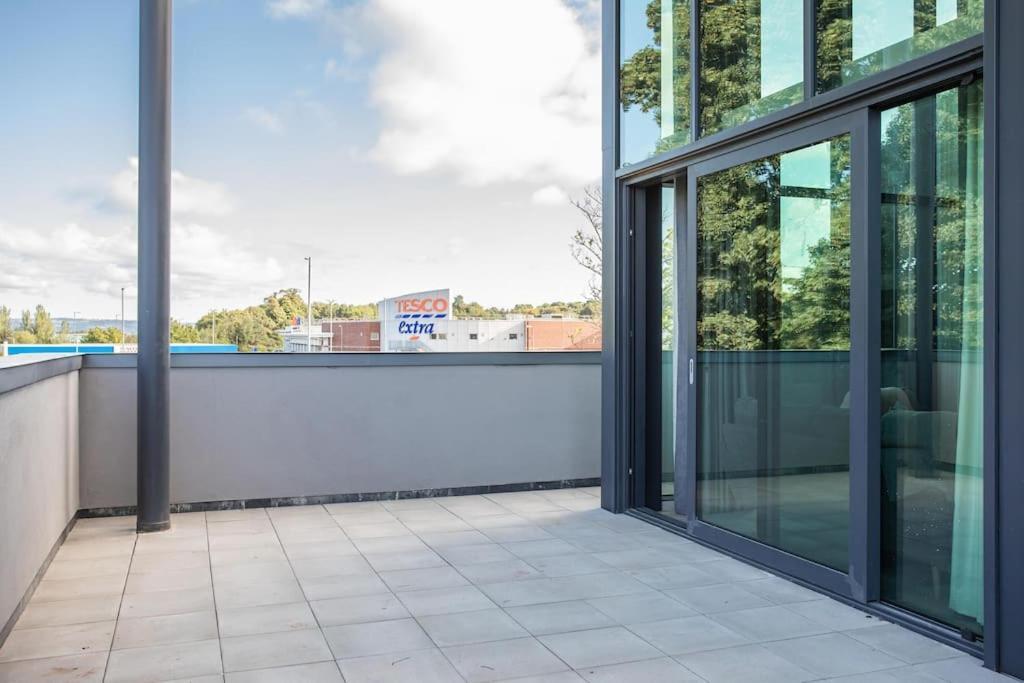 Apartment Skyline Serenity: Exquisite 3-bedroom Ultra-luxury Penthouse Belfast