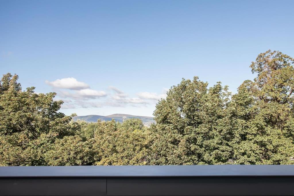 Skyline Serenity: Exquisite 3-bedroom Ultra-luxury Penthouse