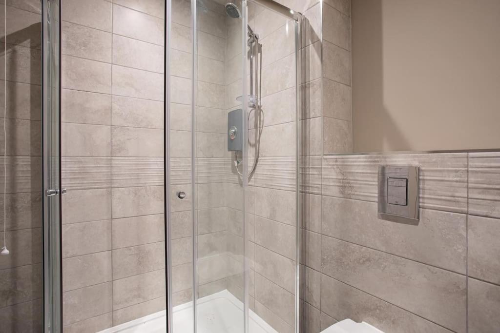 Apartment Skyline Serenity: Exquisite 3-bedroom Ultra-luxury Penthouse Belfast