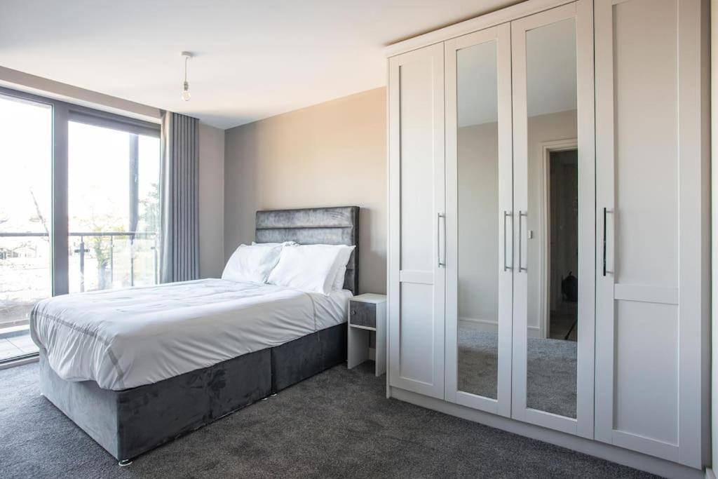 Skyline Serenity: Exquisite 3-bedroom Ultra-luxury Penthouse Belfast